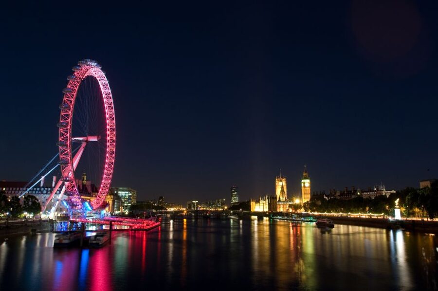London: River Thames Dinner Cruise with Live Jazz - A three-course dinner served at an easy pace