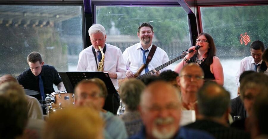 London: River Thames Dinner Cruise with Live Jazz - Seating, atmosphere, and smart-casual dress