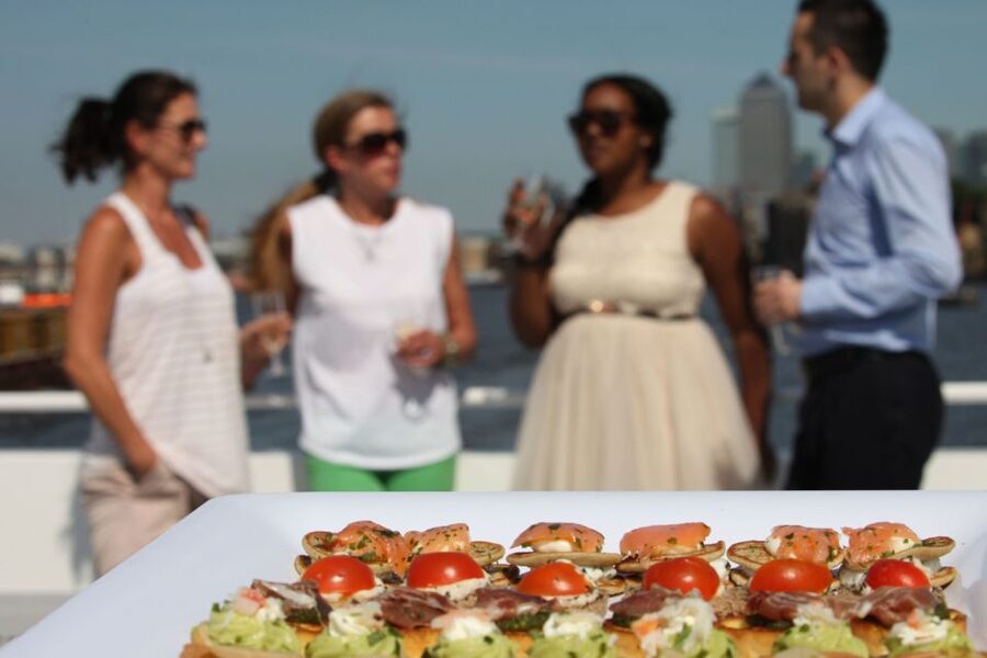 London: River Thames Evening Cruise with Bubbly and Canapés - Live music changes the mood