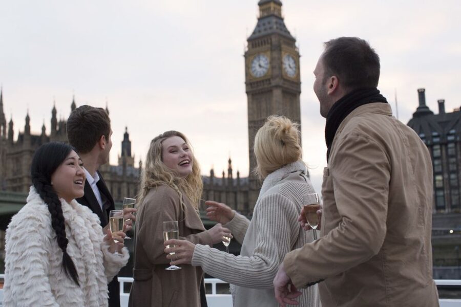 London: River Thames Evening Cruise with Bubbly and Canapés - What the $37 price really buys