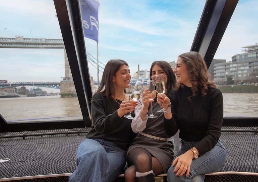 London River Thames Lunch Cruise - Commentary that adds personality