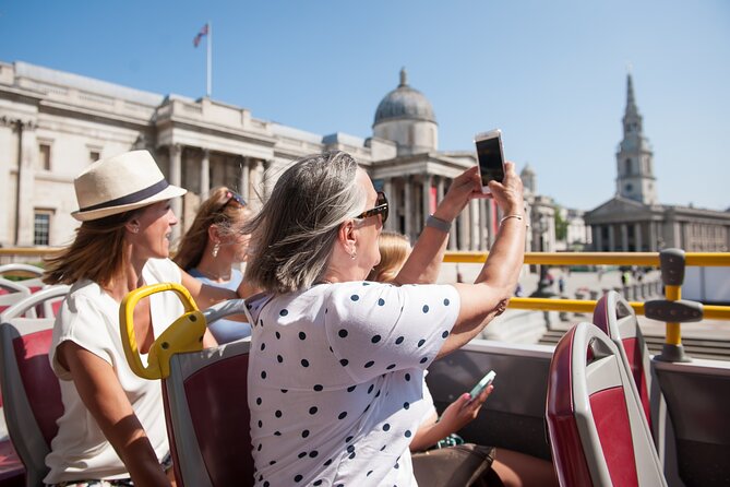 London Tootbus Hop-on Hop-off (Optional Thames Cruise) - The blue route toward Buckingham Palace and Kensington