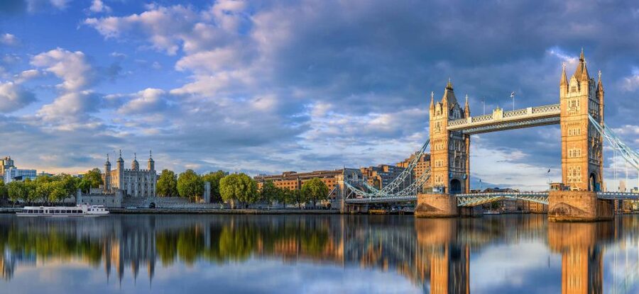 London: Westminster to Tower Bridge River Thames Cruise - The best views arrive near Tower Bridge