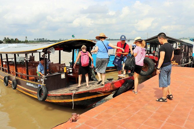 Mekong Delta Discovery Tour from Ho Chi Minh - The short canal ride and the Xe Loi experience