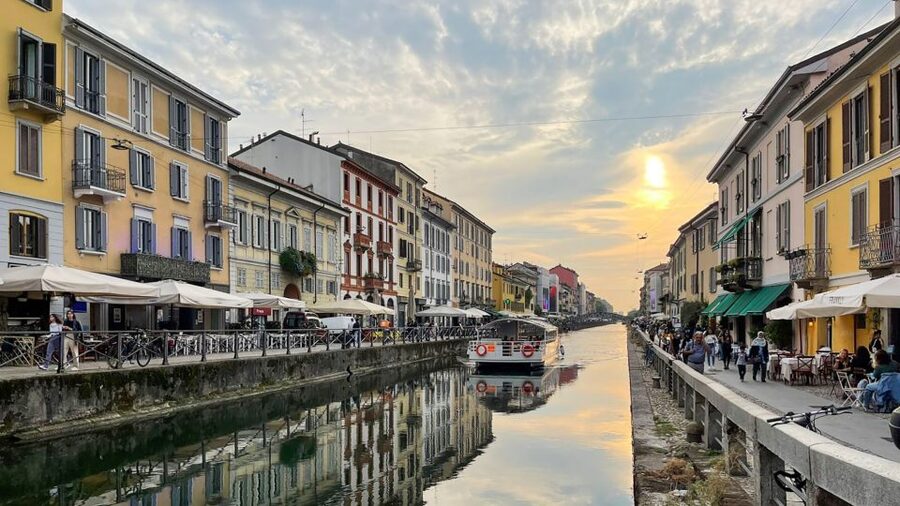 Milan: Navigli District Canal Boat Tour with Aperitivo - Key points to know before boarding