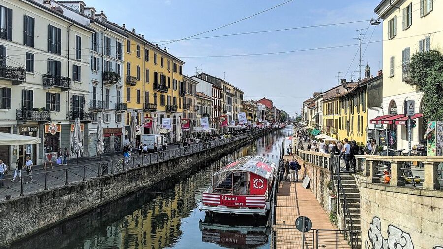 Milan: Navigli District Canal Boat Tour with Aperitivo - Drinks, snacks, and the real value of the $41 price
