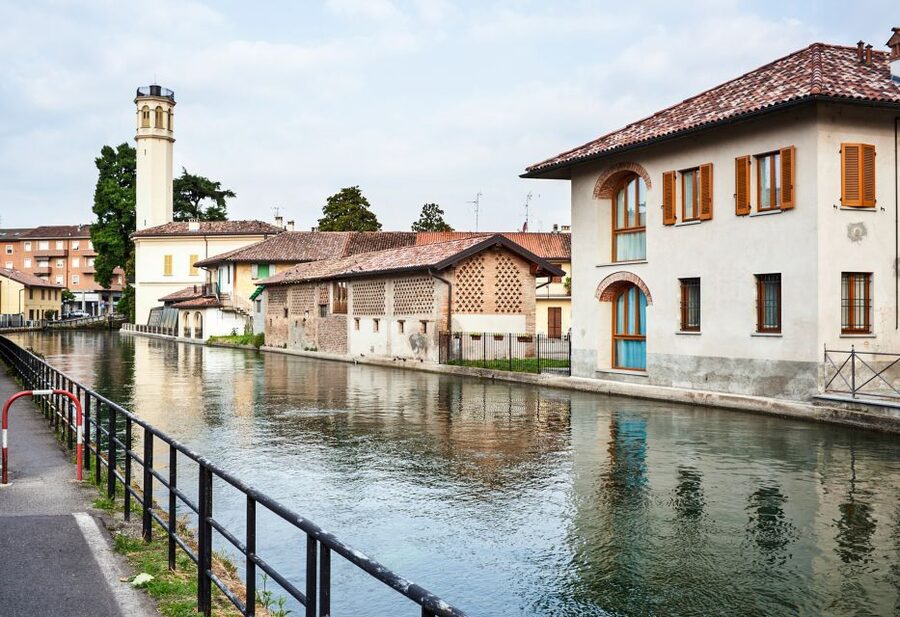 Milan: Navigli District Canal Boat Tour with Aperitivo - Boarding at Alzaia Naviglio Grande, 4