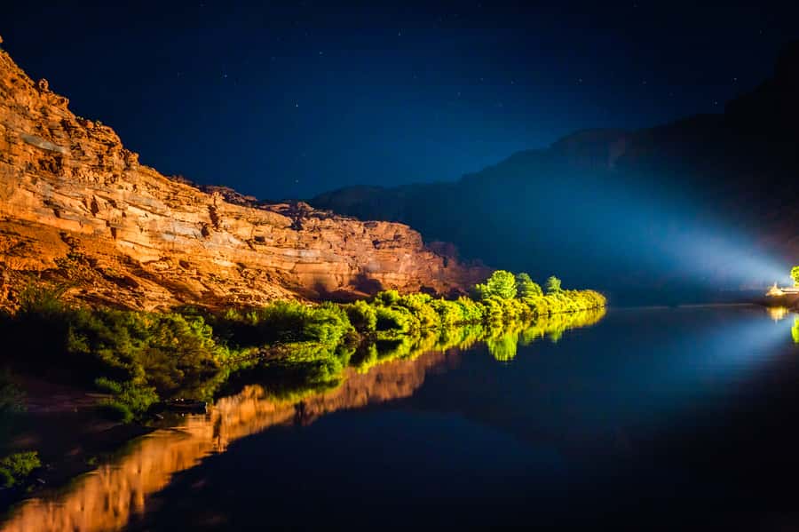 Moab: Colorado River Dinner Cruise with Music and Light Show - What makes this Moab evening special