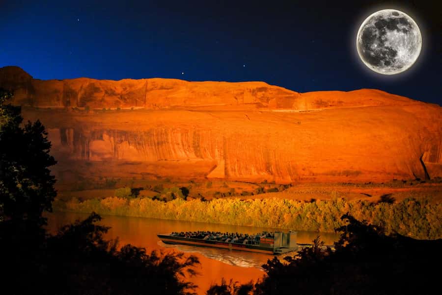 Moab: Colorado River Dinner Cruise with Music and Light Show - Local stories before the lights begin
