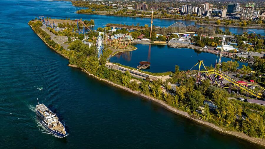 Montréal: Guided Sightseeing River Cruise - Starting at Grand Quai in Old Montréal