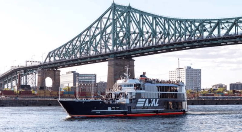 Montréal: Guided Sightseeing River Cruise - Finding the best seat on the boat
