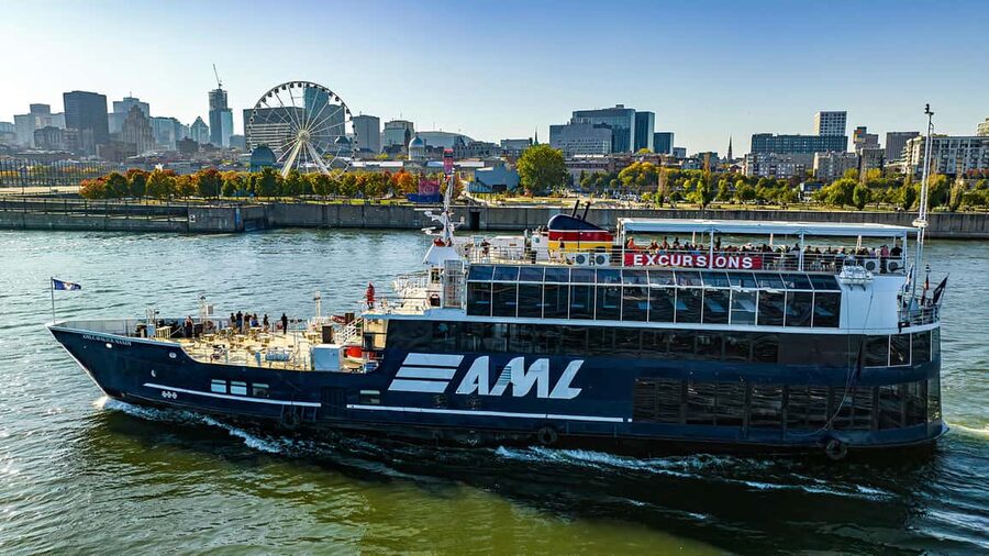 Montréal: Guided Sightseeing River Cruise - Bar, bistro, and the happy hour detail
