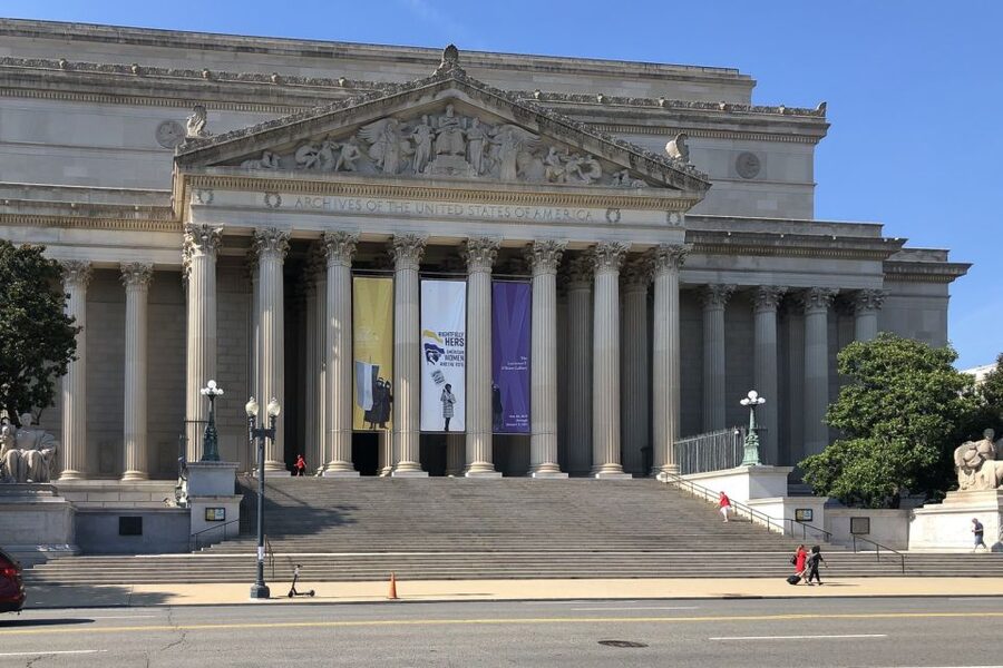 National Mall Tour with 10+ Stops, Boat Cruise, Entry Tickets - Lincoln and the Vietnam Wall bring the history close