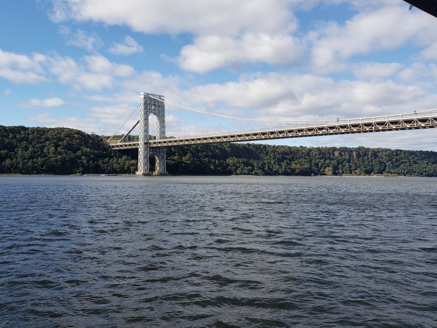 NYC: Hudson River Fall Foliage Sailing Trip - Drinks, blankets, and the crew