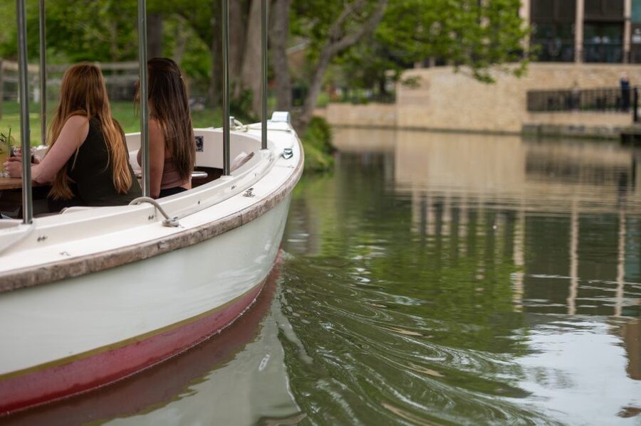 Oxford: Guided Sightseeing River Cruise - Starting at The Folly by Folly Bridge