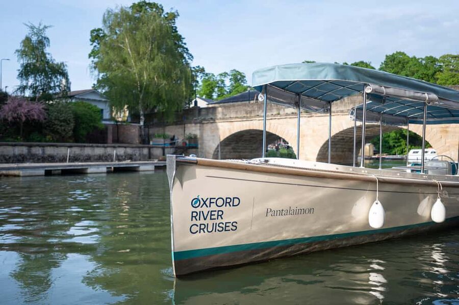 Oxford: Guided Sightseeing River Cruise - Reaching Iffley Lock