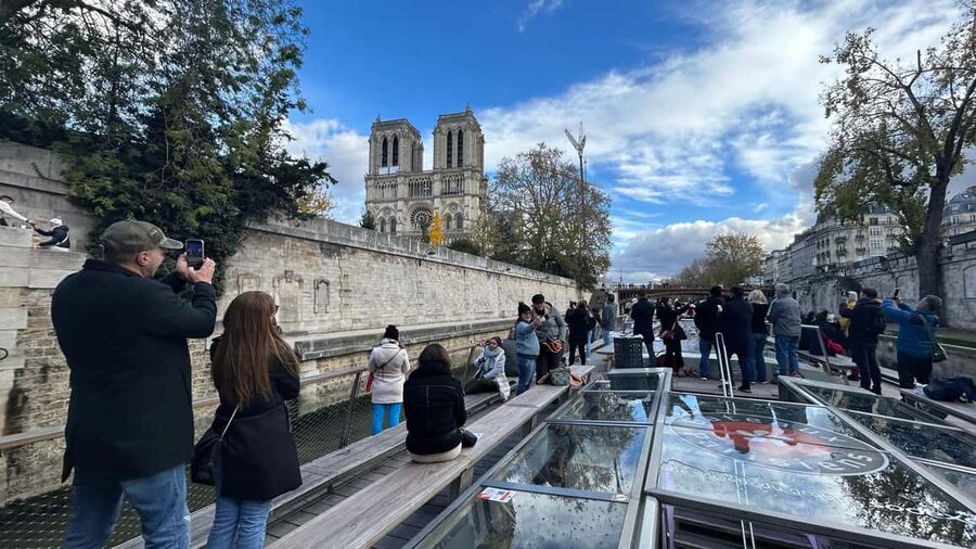 Paris: 1-Hour Seine Cruise departing from the Eiffel Tower - Les Invalides and Musée d’Orsay from the Seine