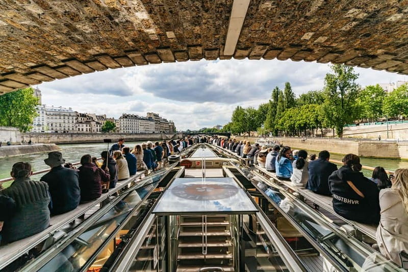Paris: 1-Hour Seine Cruise departing from the Eiffel Tower - The Louvre, Place de la Concorde, and Grand Palais
