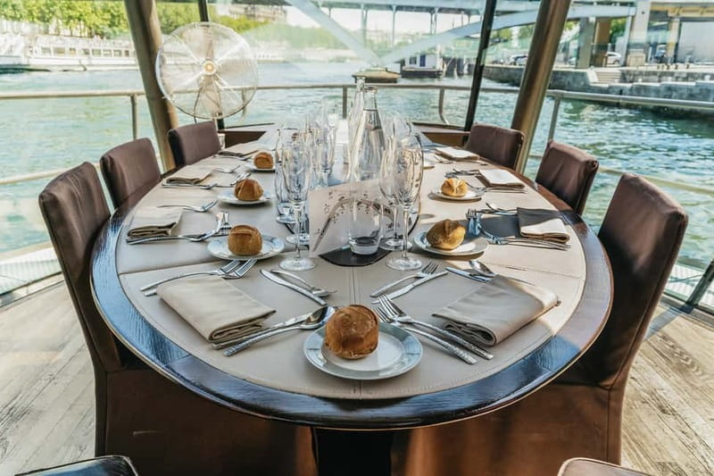 Paris: 2-Hour River Seine Lunch Cruise with 3-course-menu - The right pace for a Paris afternoon