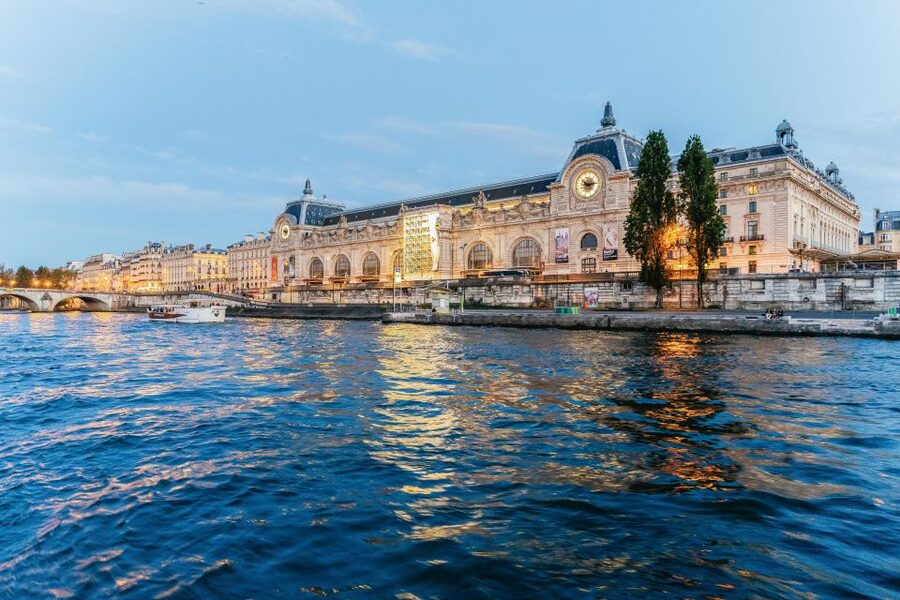 Paris: 3-Course-Dinner Cruise on the Seine with live music - From the Eiffel Tower to the Seine at night