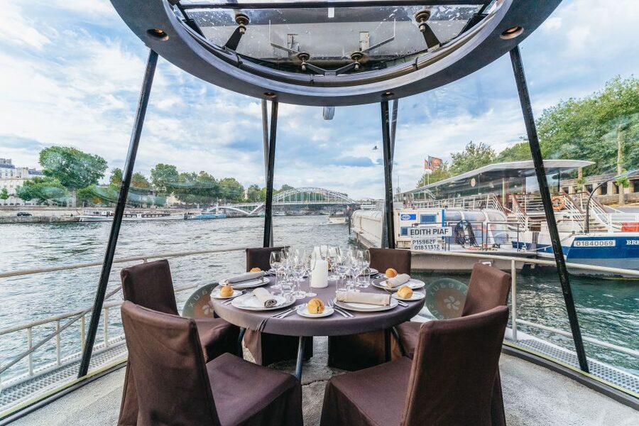 Paris: 3-Course-Dinner Cruise on the Seine with live music - FAQ
