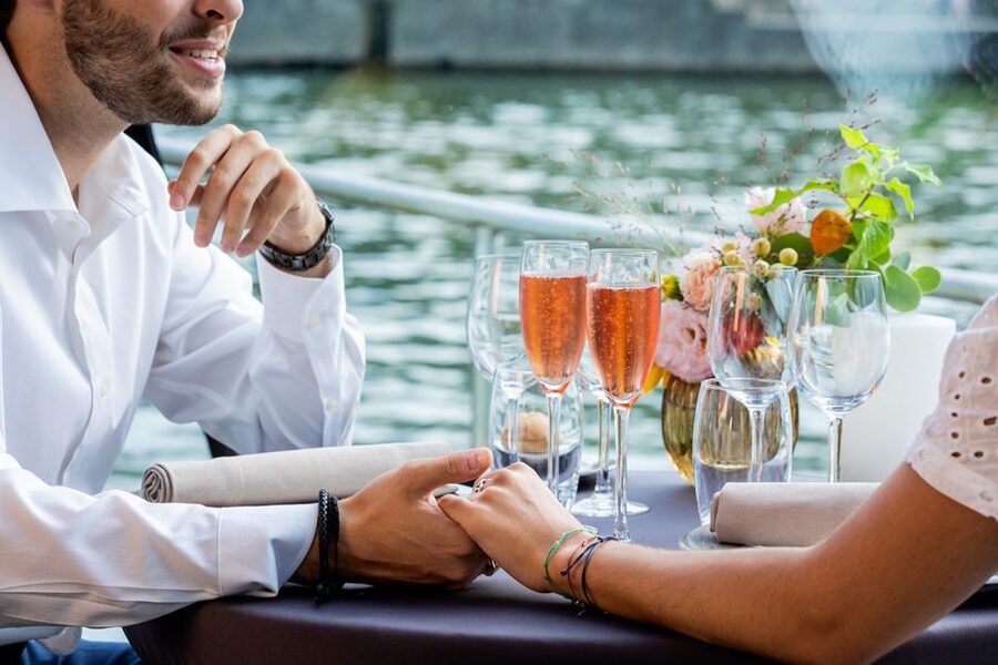 Paris: 3-Course-Dinner Cruise with Wine on the Seine River - A three-course dinner with wine and coffee