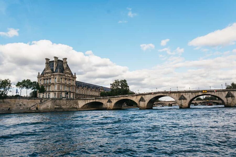 Paris : 3-Course Gourmet Dinner Cruise on Seine River - Is the $100 price good value?