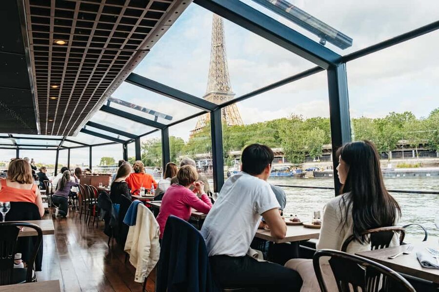 Paris : 3-Course Gourmet Dinner Cruise on Seine River - The Eiffel Tower finale
