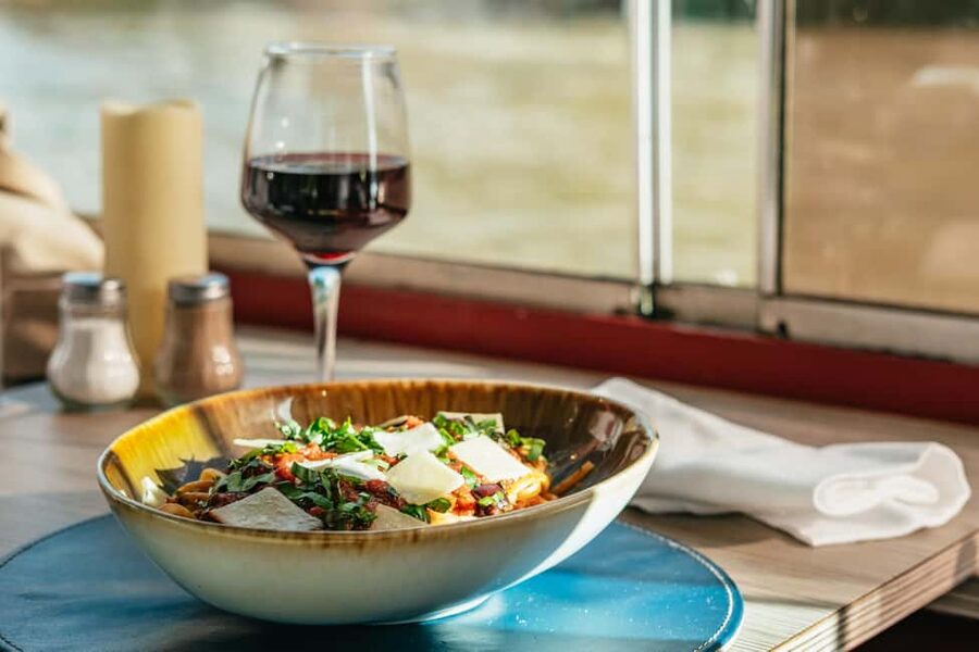 Paris: 3-Course Italian Meal Seine Cruise - What the Théo cruise is really like