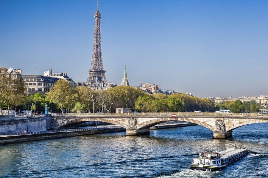 Paris: 3-Course Lunch Cruise on the River Seine - Notre Dame from the river