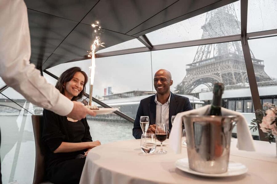 Paris: 4-Course Dinner Cruise on Seine River with Live Music - From Pont Alexandre III to the Musée d’Orsay