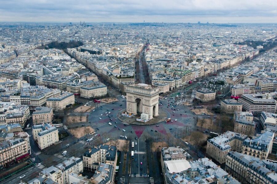 Paris: Arc de Triomphe Entry with Seine Cruise - The cruises main weakness: queues and crowded seating