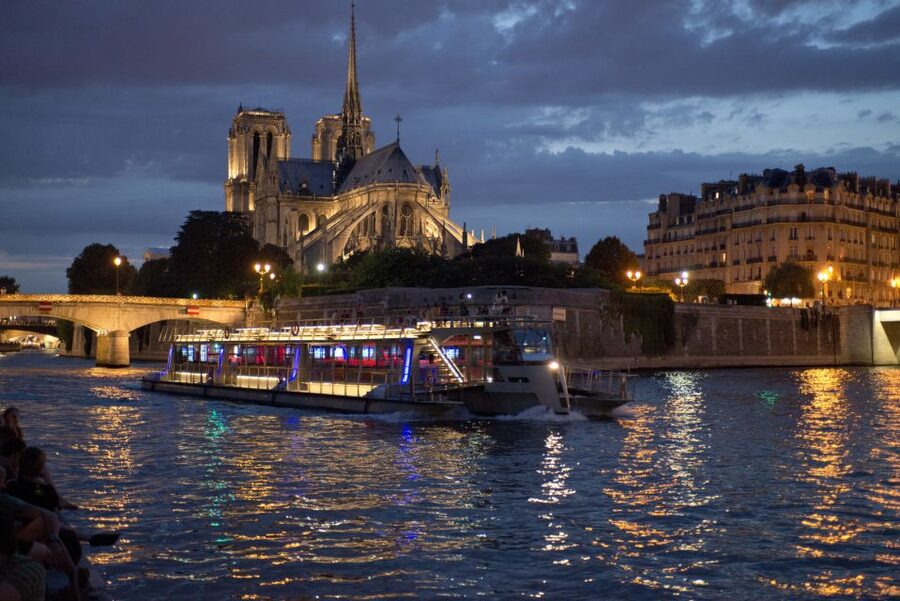 Paris: Big Bus Hop-on Hop-off Tour and Seine River Cruise - Starting your ride at Louvre-Pyramide