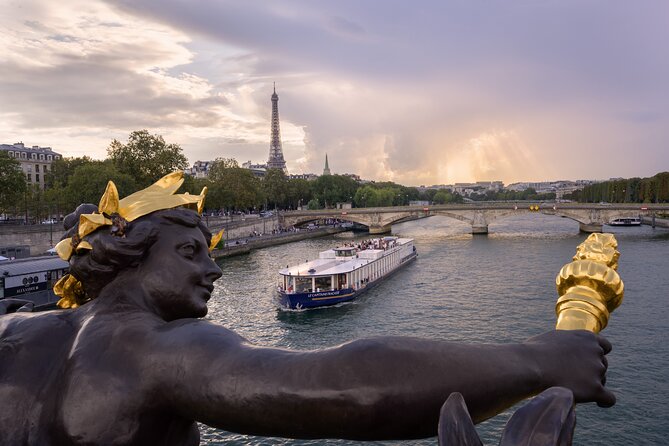 Paris Capitaine Fracasse 3 Course Seine River Dinner Cruise - Pont Alexandre III and the Musée d’Orsay