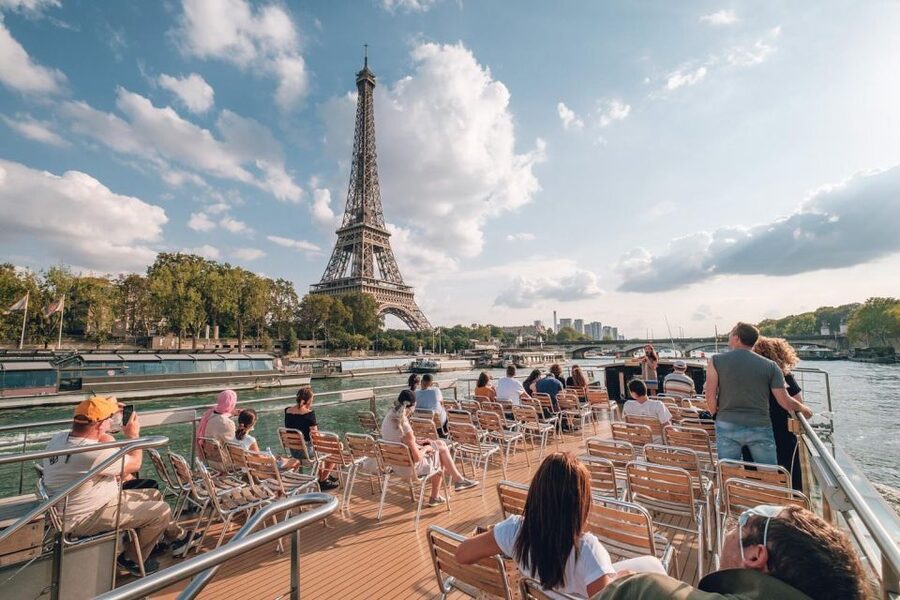 Paris: Catacombs Entry & Seine River Cruise with Audio Guide - The descent requires real physical effort