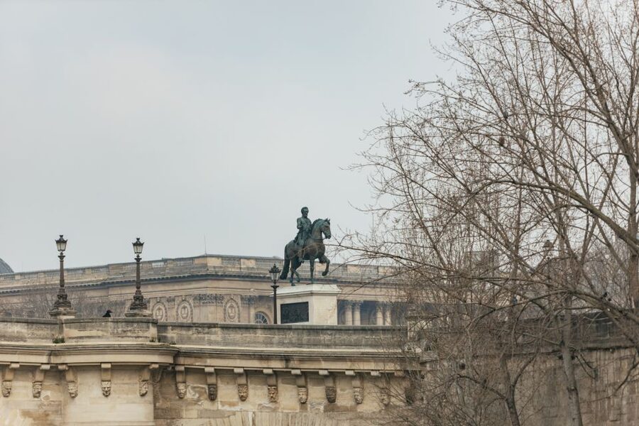 Paris: Cruise on the Saint-Martin Canal and Seine River - Emerging at Place de la Bastille
