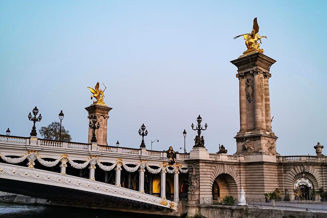 Paris en Scene 3 Course Seine River Dinner Cruise - The Eiffel Tower and Île aux Cygnes views