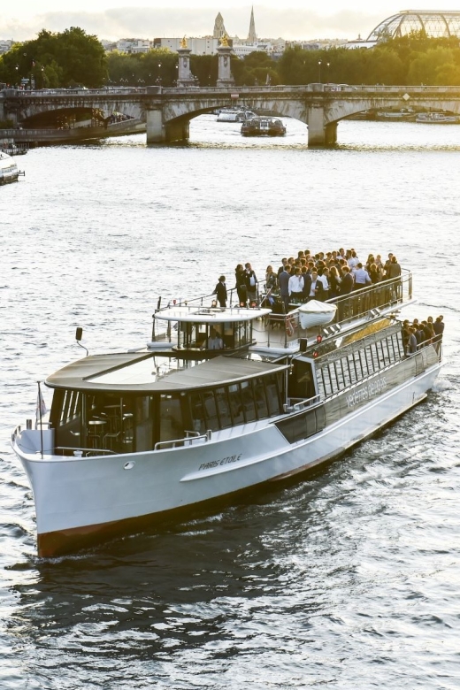 Paris: Evening River Cruise with Music - Following the Seine from Les Invalides to the Louvre