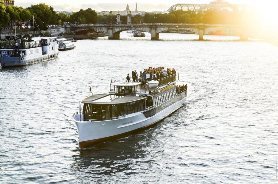 Paris: Evening River Cruise with Music - Should you book the evening Seine cruise?