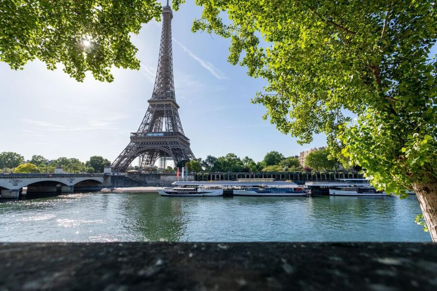 Paris: Fast-Access Seine River Cruise from Eiffel Tower - Hôtel de Ville, the Louvre, and central Paris