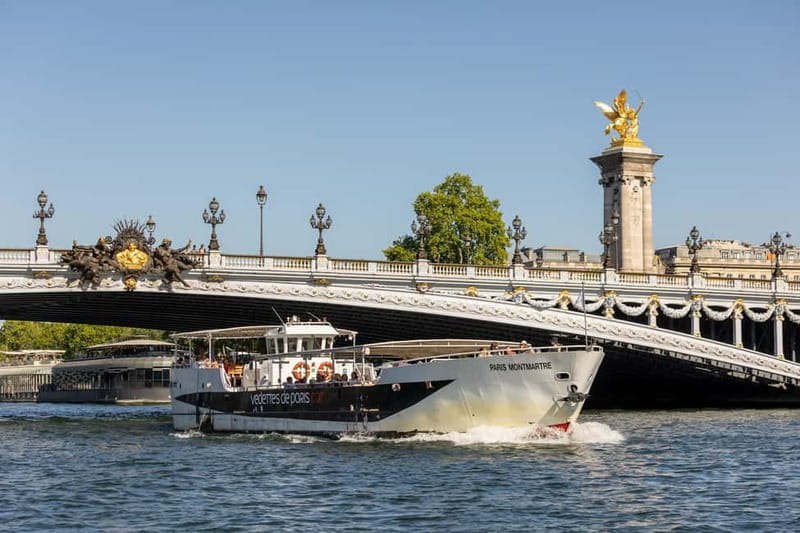 Paris: Fast-Access Seine River Cruise from Eiffel Tower - Seating, weather, and onboard extras
