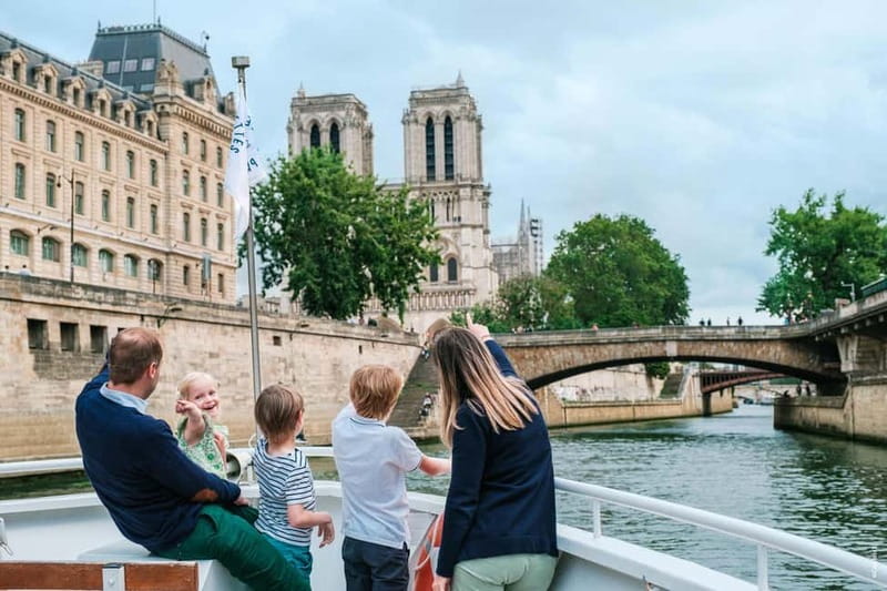 Paris: Fast-Access Seine River Cruise from Eiffel Tower - What the one-hour cruise is really like