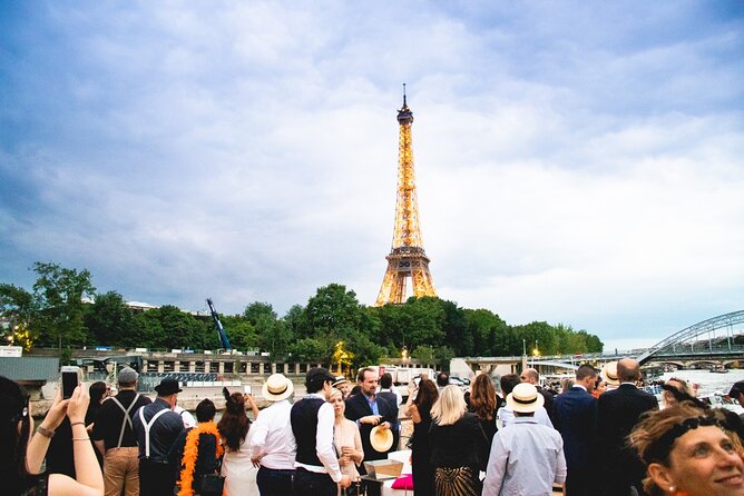 Paris Gourmet Dinner Seine River Cruise with Singer and DJ Set - What this Paris dinner cruise really offers