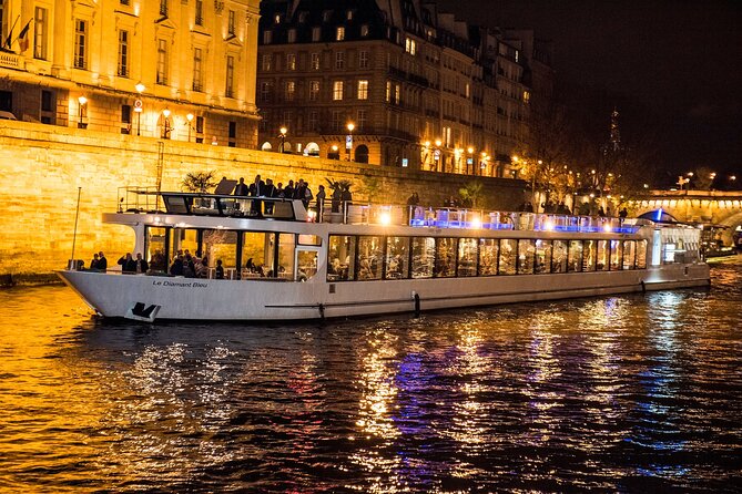 Paris Gourmet Dinner Seine River Cruise with Singer and DJ Set - The Eiffel Tower moment is worth planning around