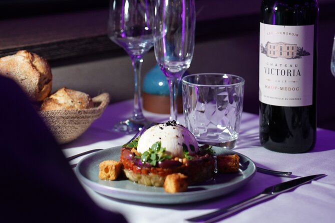 Paris Gourmet Dinner Seine River Cruise with Singer and DJ Set - Seating, VIP value, and the rooftop