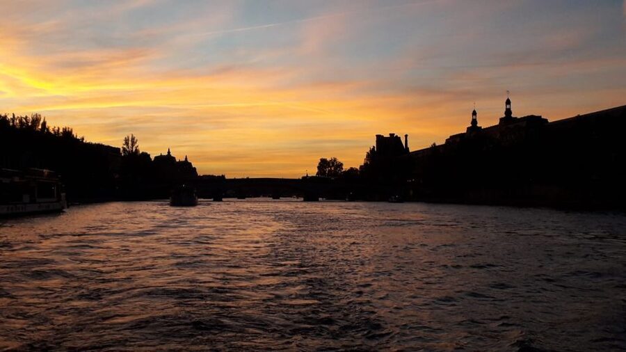 Paris: Happy Hour Evening Cruise on the Seine River - The route from Tuileries to the Eiffel Tower