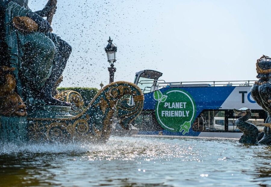 Paris: Hop-on Hop-off Bus Tour & Seine Cruise Bundle Tour - Stop 3: Notre-Dame