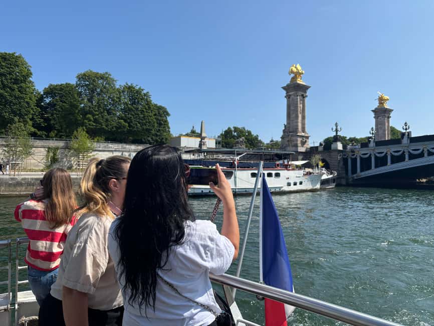 Paris: Hop-On Hop-Off Seine Cruise Pass with 9 Stops - What the Batobus experience is really like