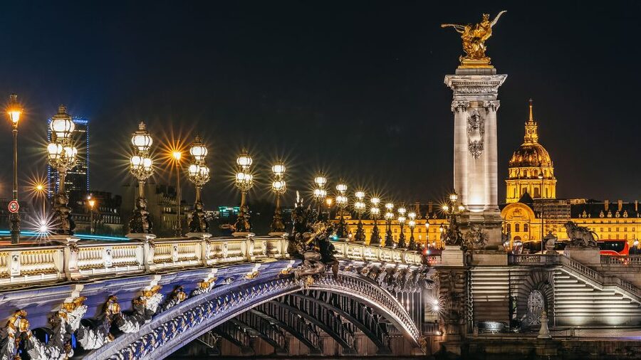 Paris: Illuminated Evening River Cruise & Waffle Tasting - A simple way to see Paris after dark