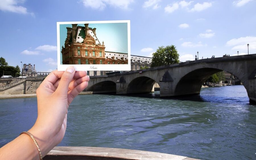 Paris: Illuminations River Cruise with Audio Commentary - Comfort, crowds, and weather
